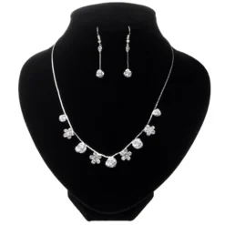 Ketting Met Grijze Roosjes En Strass